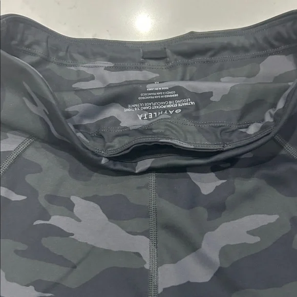 ATHLETA Ultimate Stash Pocket Camo 7/8 Tight #531773 Size Medium - Picture 7 of 8